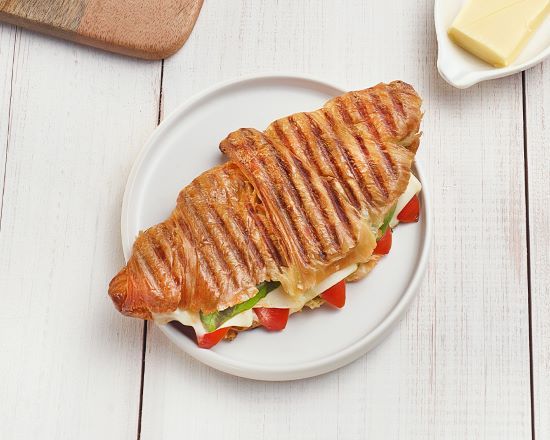Algötür Kruvasan Tost – Pesto Soslu Kaşarlı