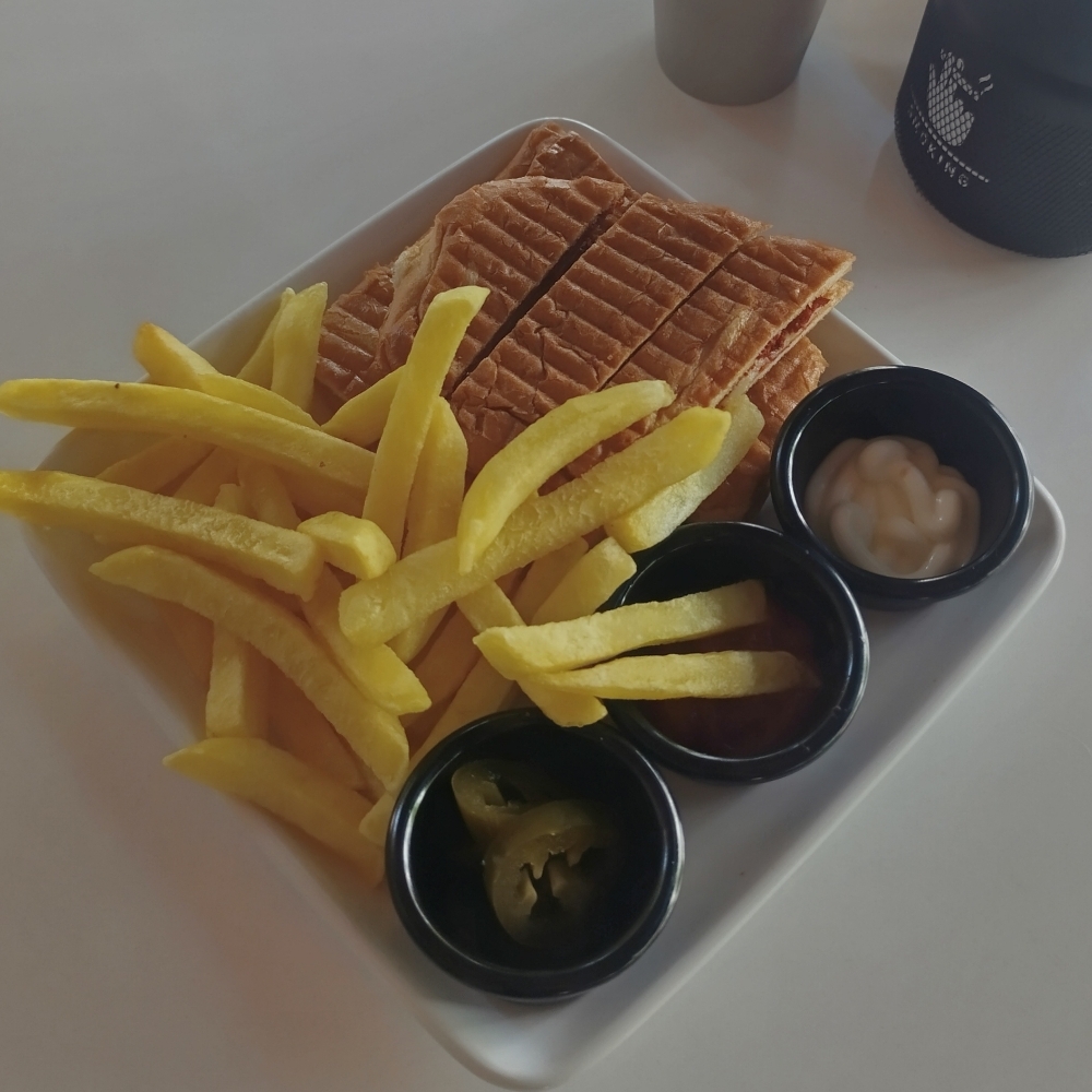 Tam Ekmek Karışık Tost