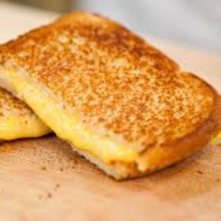 Üç Peynirli Tost
