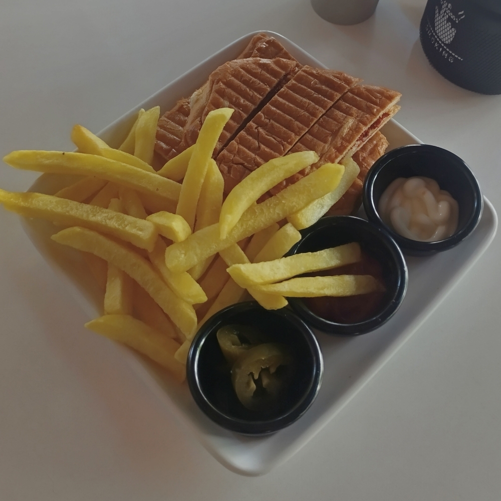 3 Çeyrek Karışık Tost