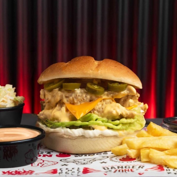 Acı Çedarlı Çıtır Tavuk Burger