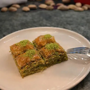 Fıstıklı Emiroğlu Özel Baklava (250 gr)