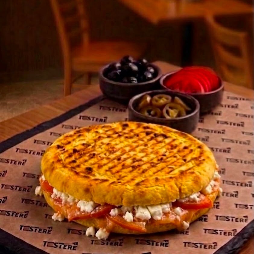 Bazlama Beyaz Peynirli Domatesli Tost