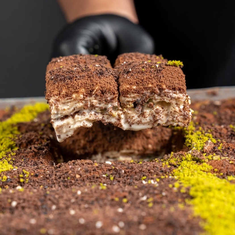 Bitter Çikolatalı Antep Fıstıklı Soğuk Baklava (800 Gr)