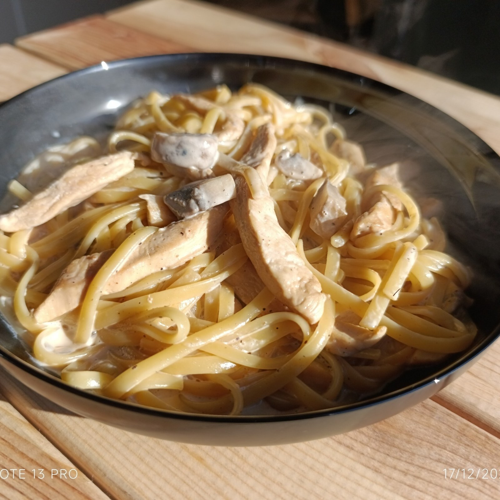Kremalı Mantarlı Tavuklu Linguine