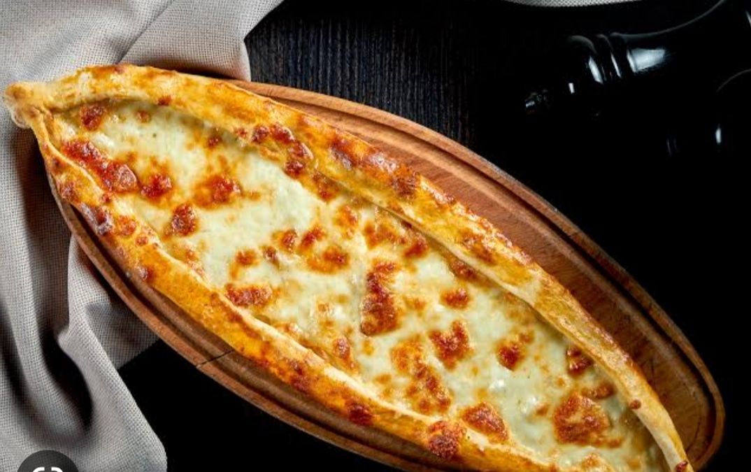4 Kaşarlı Pide