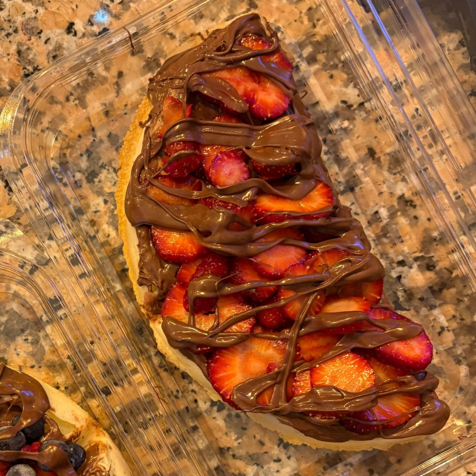 Glutensiz Waffle Çilek Rüyası (1 kişilik) Glutenfree Waffle
