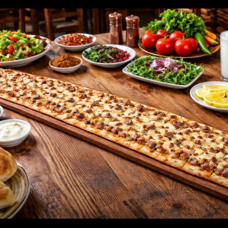 Kuşbaşılı Kaşarlı Pide