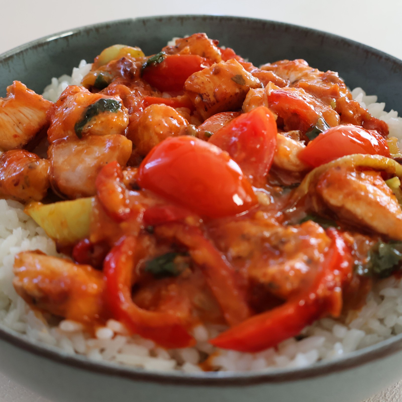 Pilav üstü Arrabbiata Soslu Tavuk
