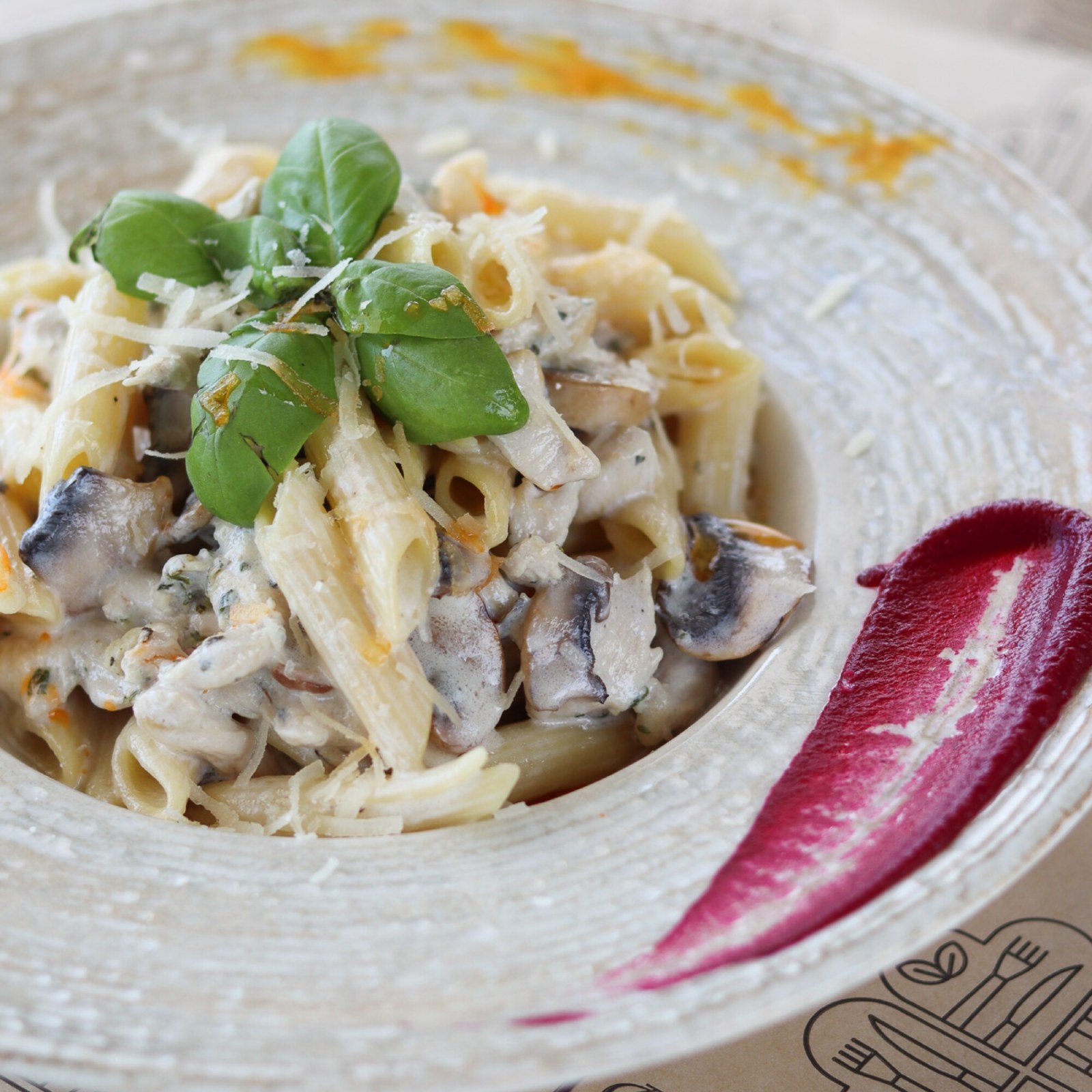 Kremalı ,Tavuklu ,Mantarlı Penne