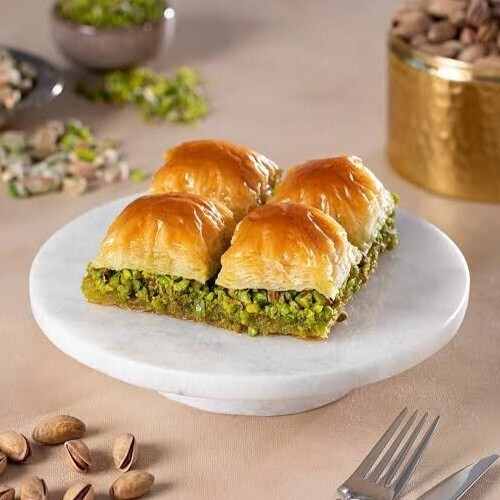 Fıstıklı Tereyağlı Baklava (250 Gr) + Coca Cola Menü