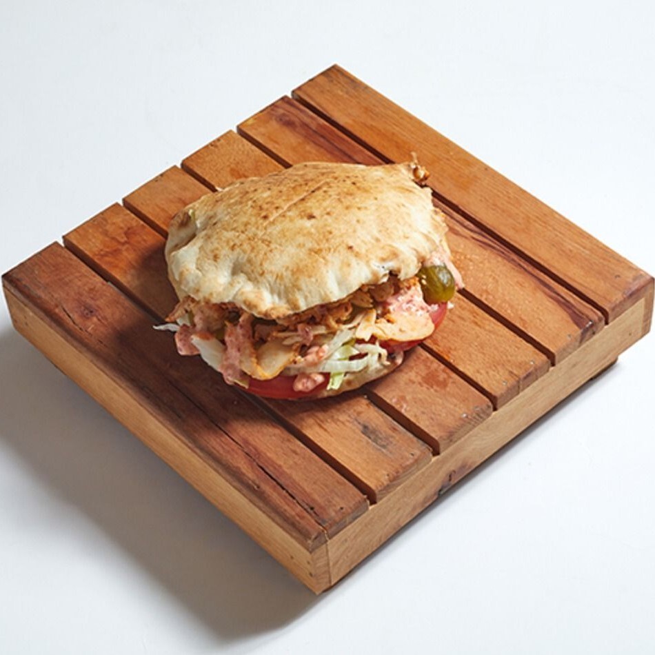 Kaşarlı Tombik Bazlama Ekmek Arası Tavuk Döner