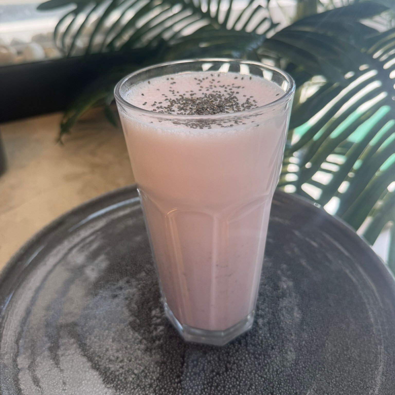 Chia Tohumlu Çilekli Detoks Smoothie
