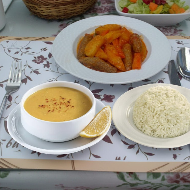 İzmir Köfte & Mercimek Çorbası & Pilav Menü