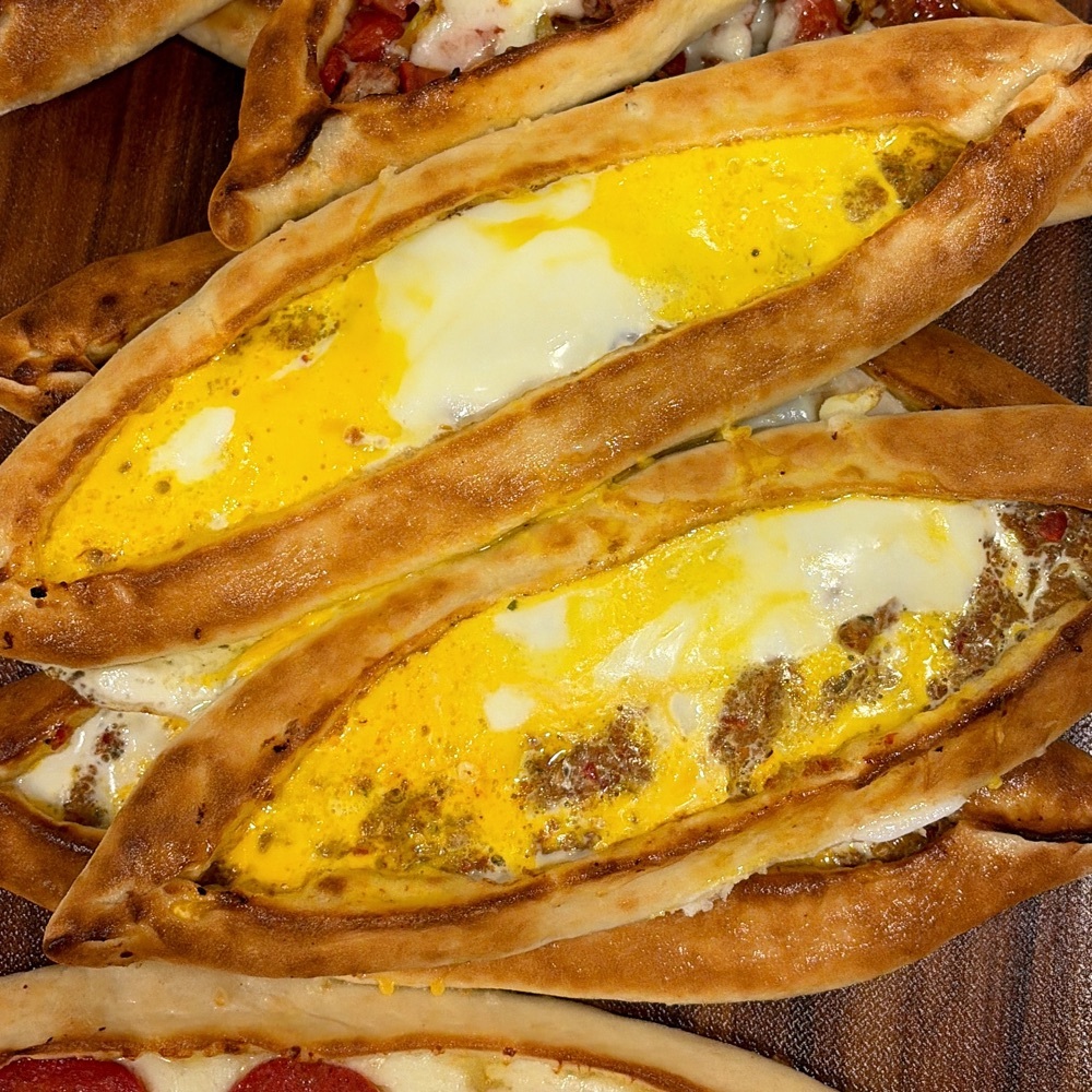 Kıymalı Yumurtalı Pide