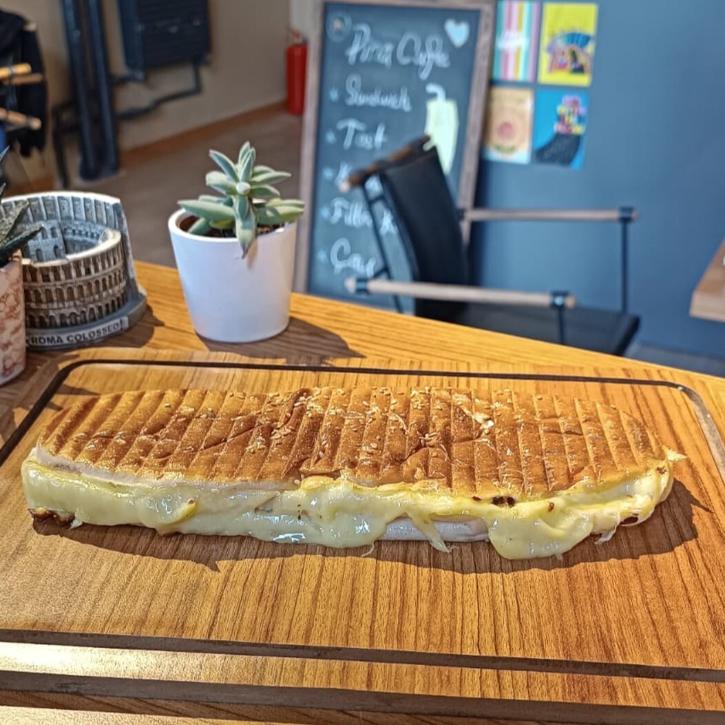 Beyaz Peynirli Sebzeli Tost