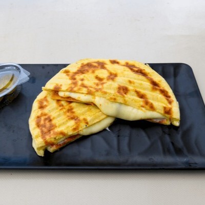 Bazlama Kaşarlı Tost