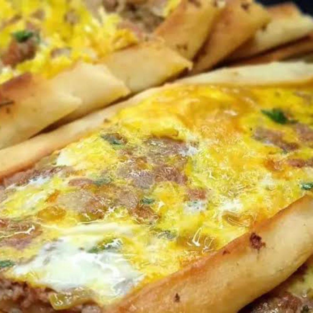 Kıymalı Yumurtalı Cantık Pide