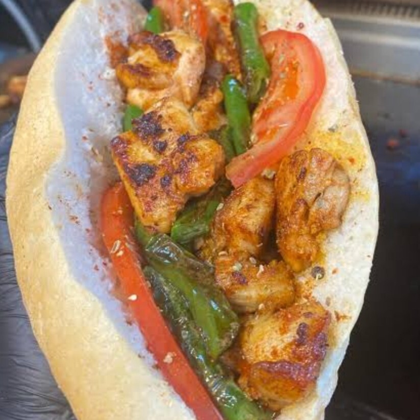 Tam Ekmek Arası Tavuk Şiş