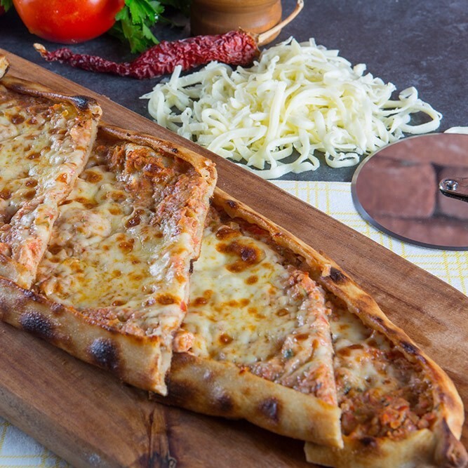 Kıymalı Kaşarlı Yumurtalı Pide