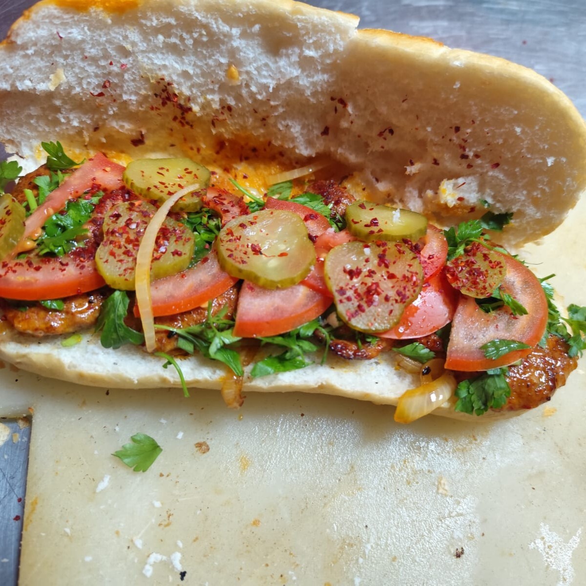 Ekmek Arası Cızbız Köfte