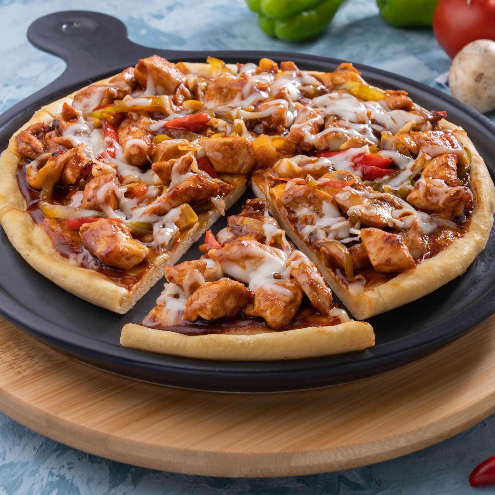 Barbekülü Tavuklu Pizza (Büyük Boy)