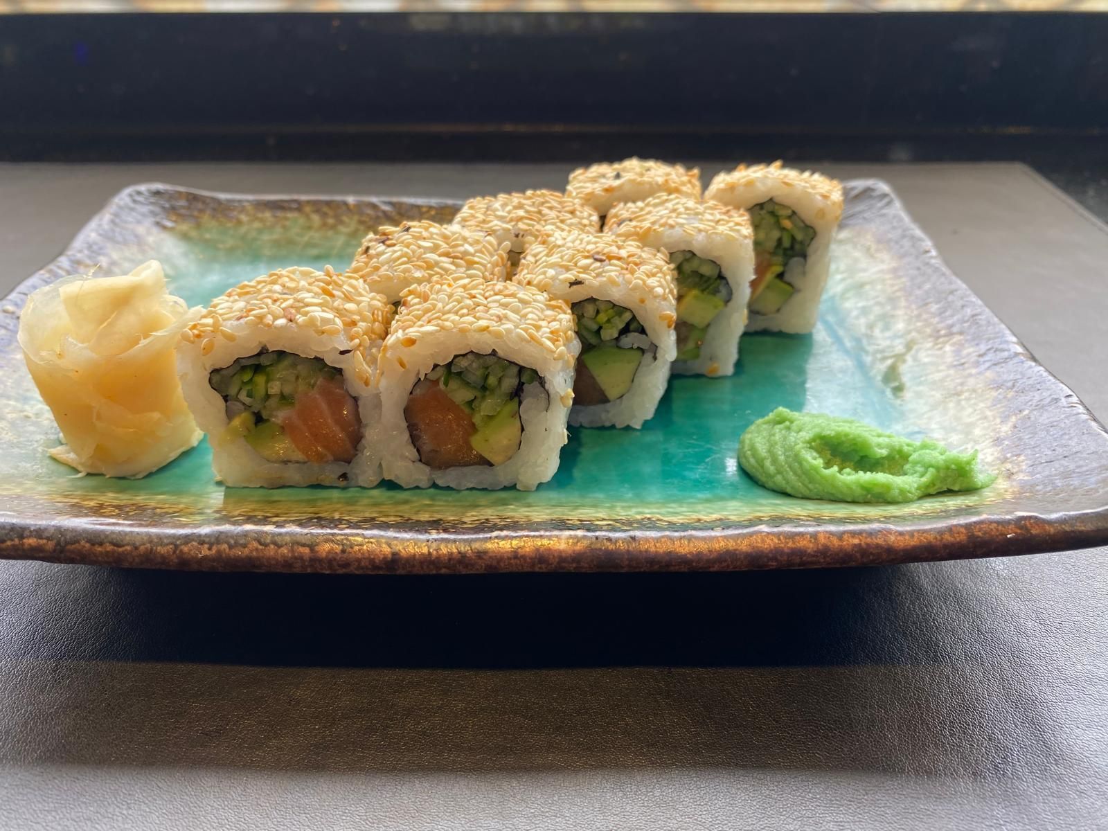 Salmon California Roll (8 Pcs.)