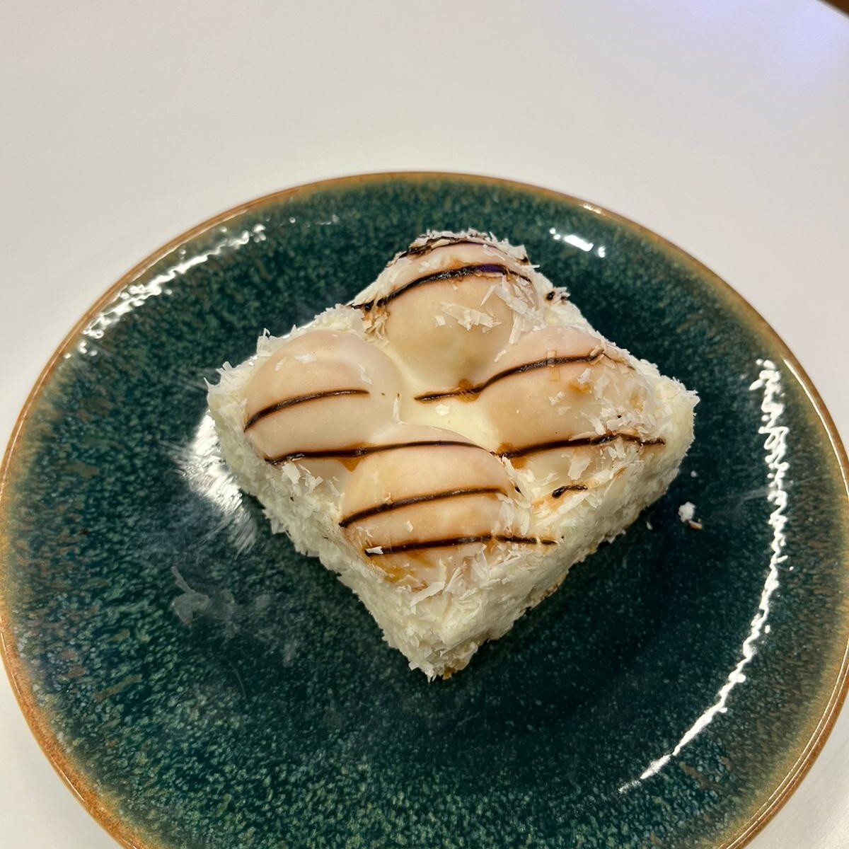Beyaz Çikolatalı Profiterol
