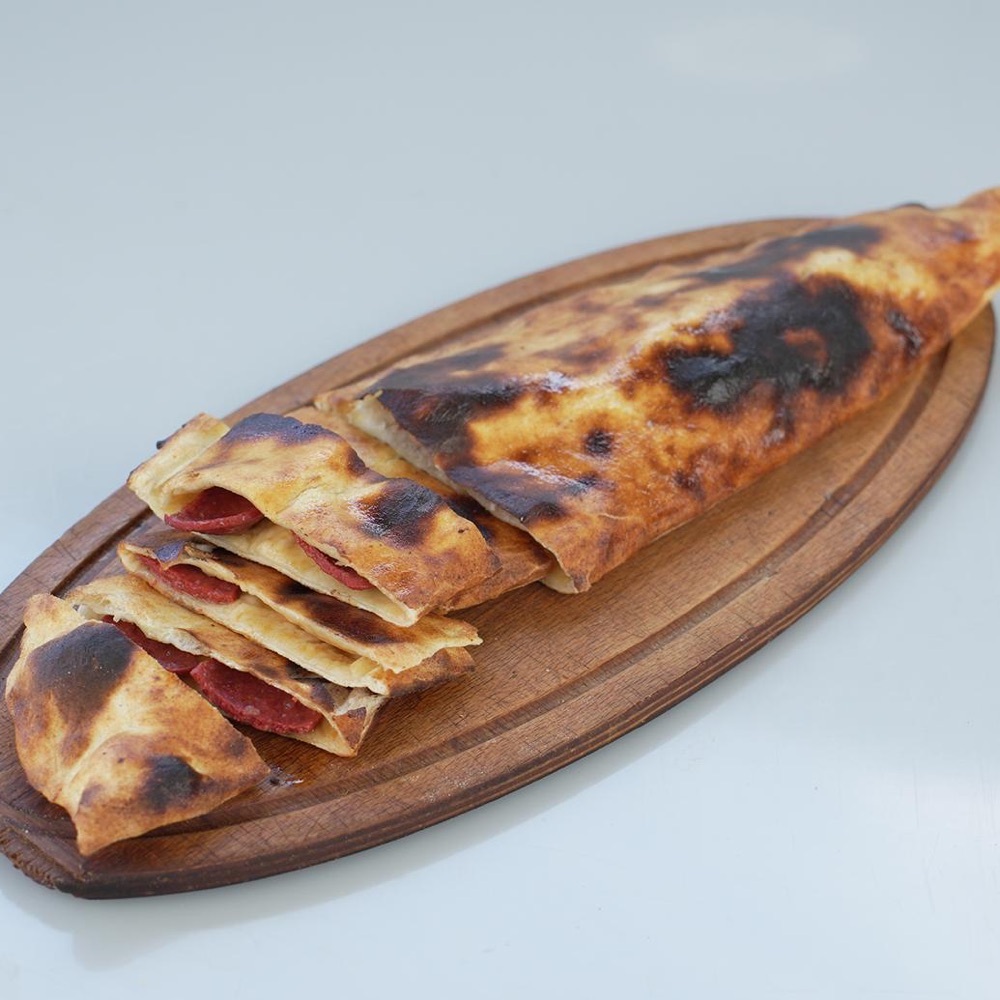 Sucuklu Pide