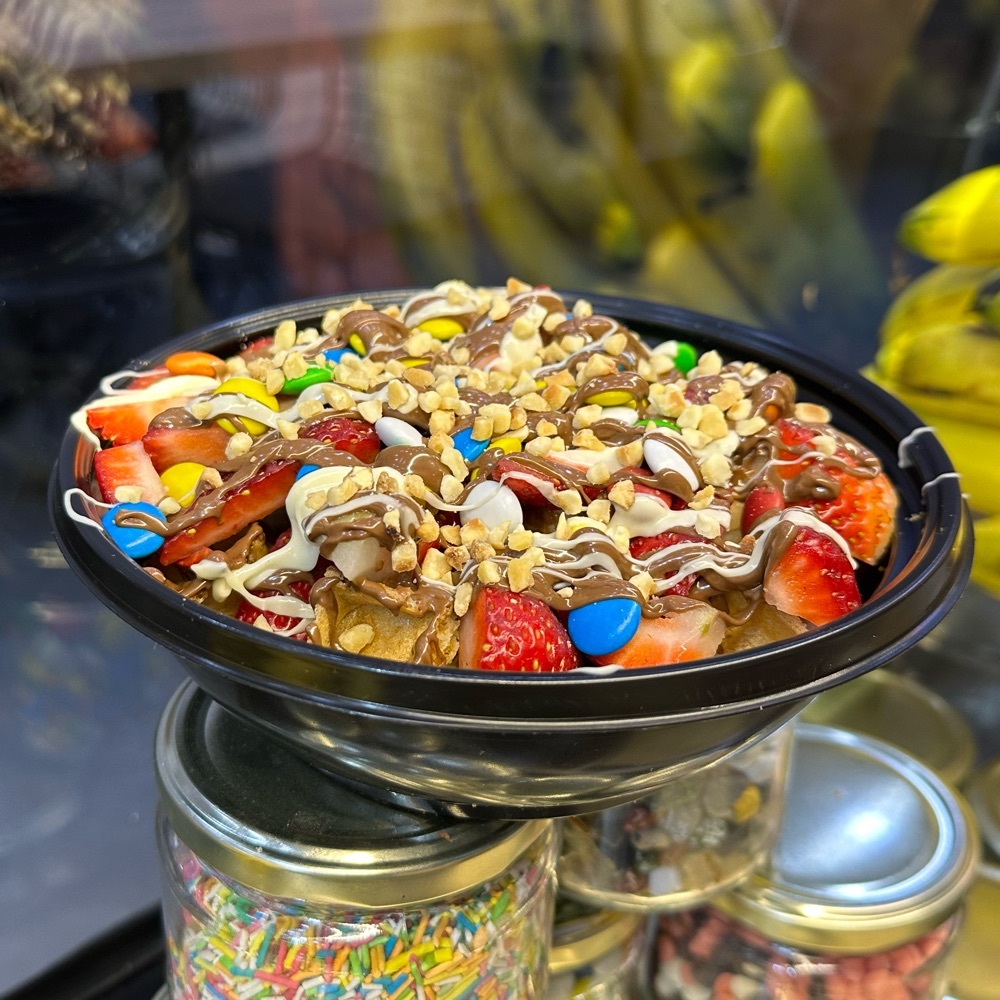 Orman Meyveli Mix Waffle +Coca Cola Menü
