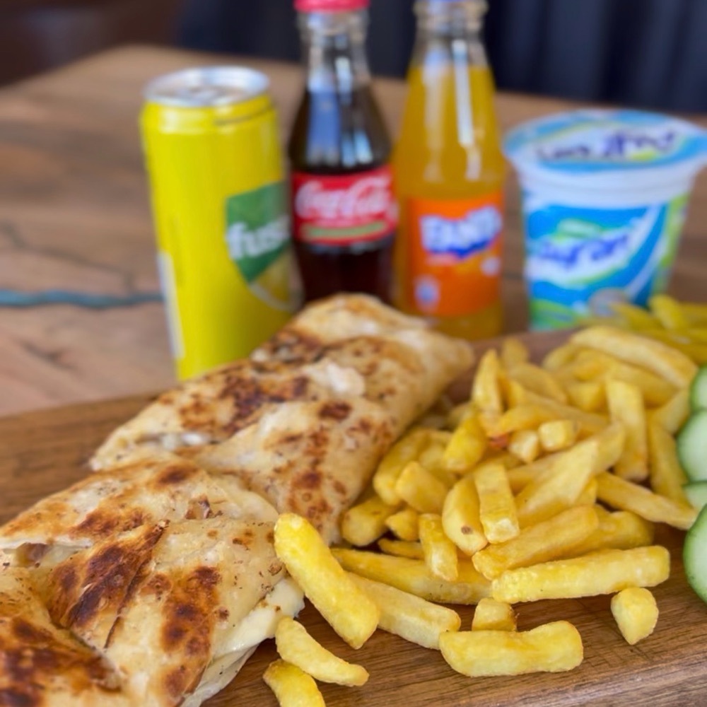 Gözleme Kaşar Karışık Patatesli + Patates Cipsi Dahil