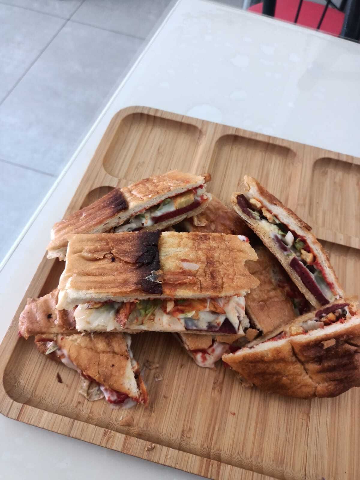 3/4 Ekmek Sucuklu Tost + Coca-Cola (33 cl.)
