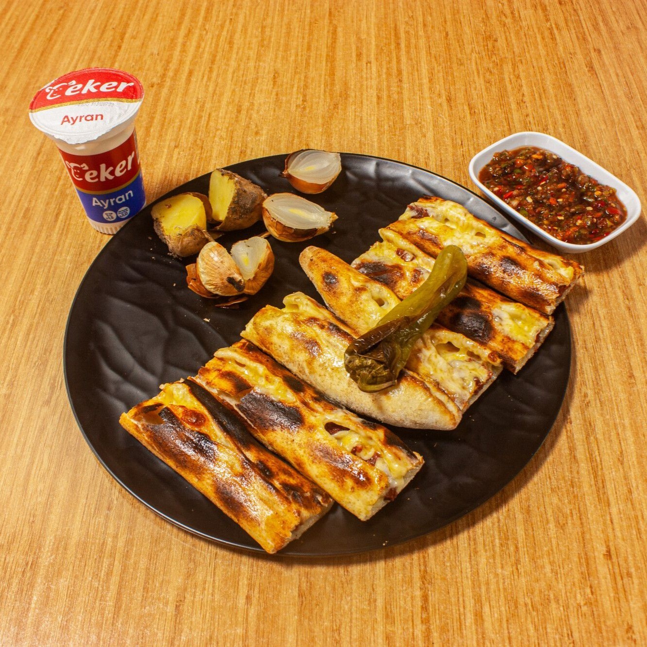 Sucuk Kaşarlı Pide