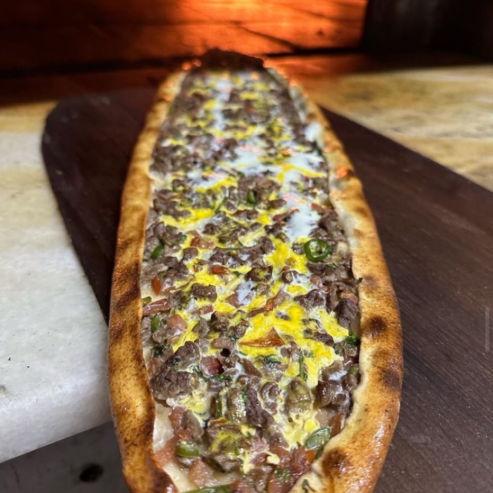 Kuşbaşılı Yumurtalı Pide