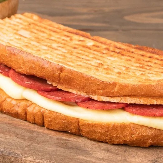 Sucuklu Kaşarlı Tost