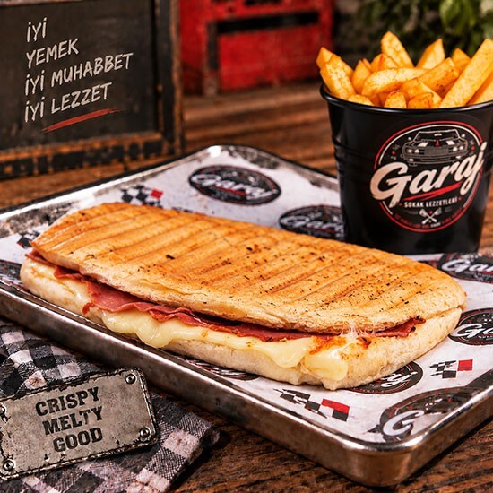 Pastırmalı Kaşarlı Tost Menü (Tost + Patates + İçecek)