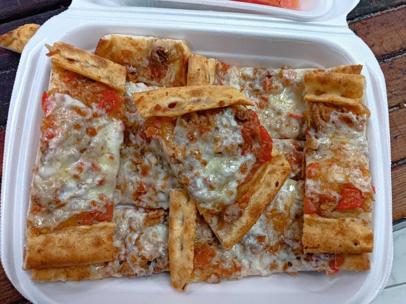 Kuşbaşılı Kaşarlı Pide