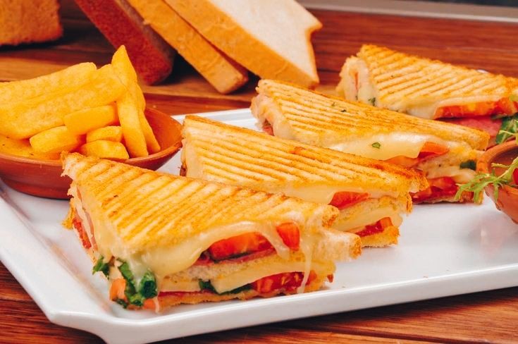 Sucuklu Tost+Söğüş