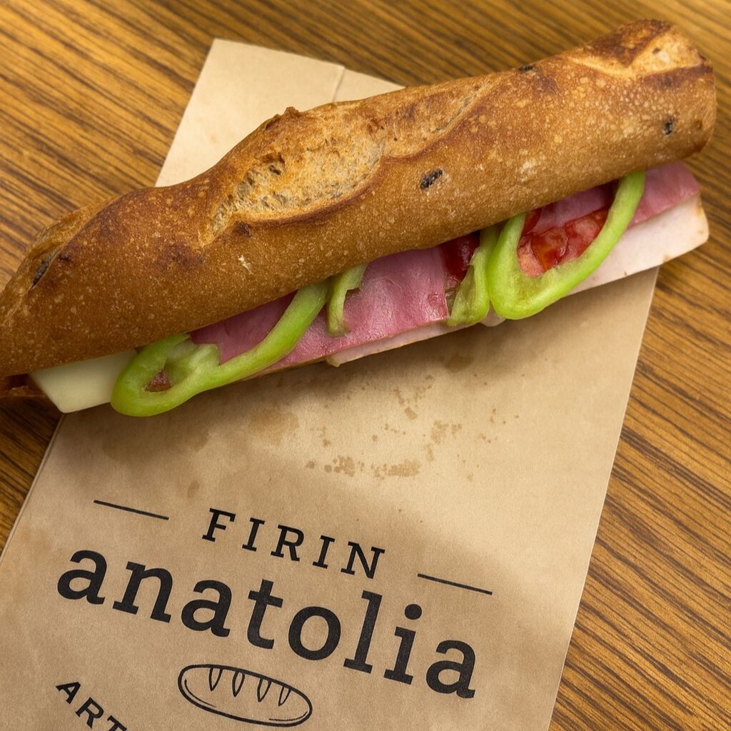 Anatolia Baget Ekmeğine Fümeli Sandviç