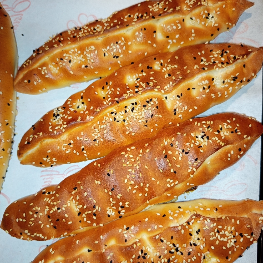 Krem Peynirli Pide
