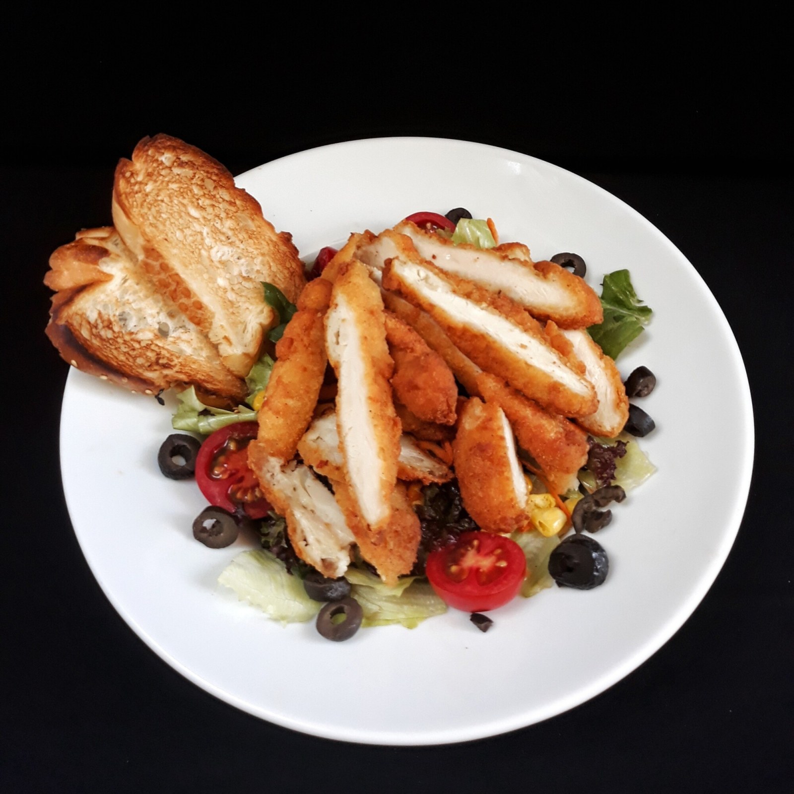 Tavuk Şnitzelli Salata