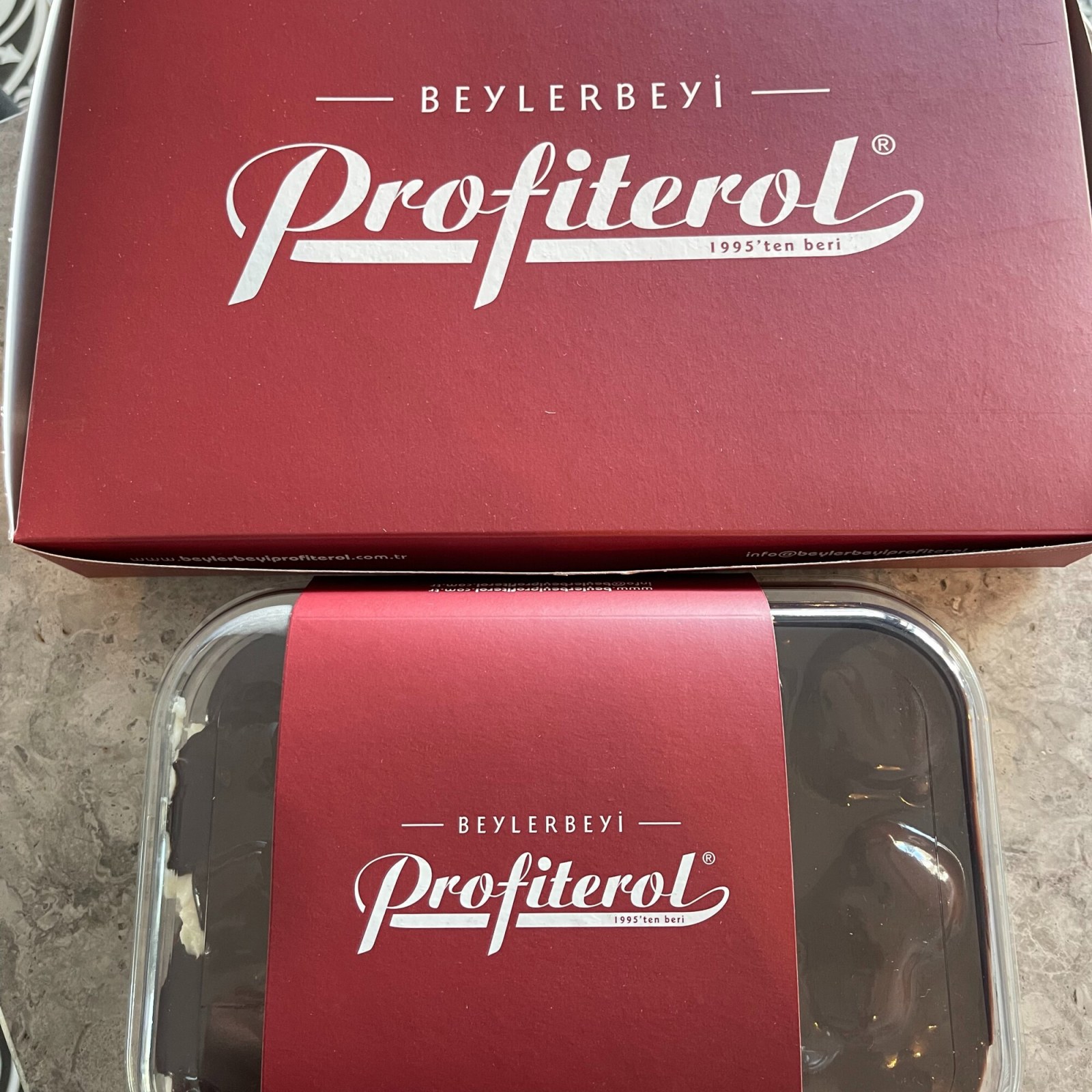 (2 KG Karışık Ekler + 2 KG Profiterol) Tatlı Sepeti 8