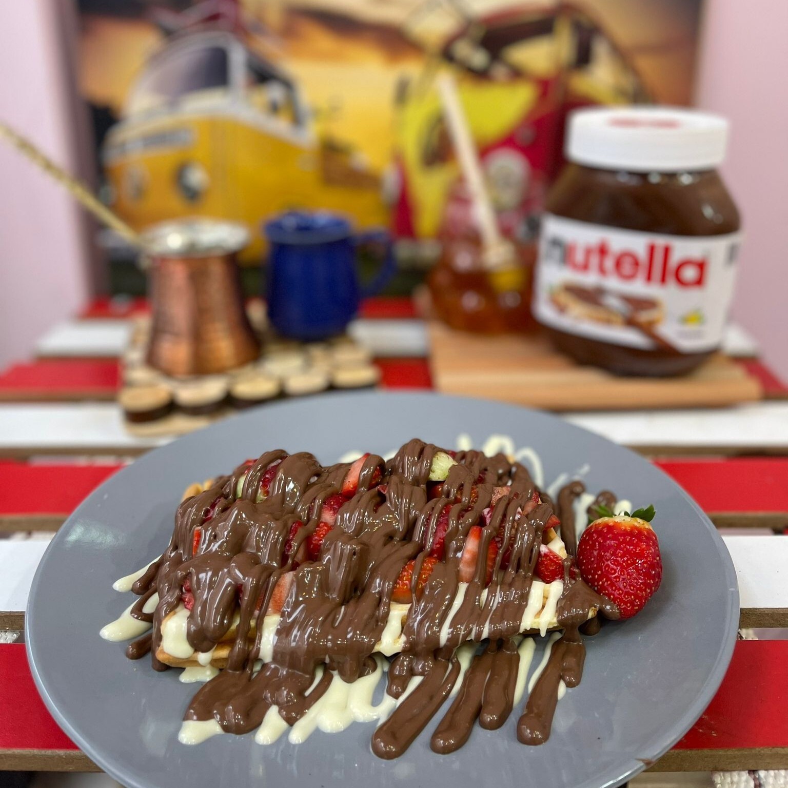 Çilekli Belçika Waffle (Büyük)