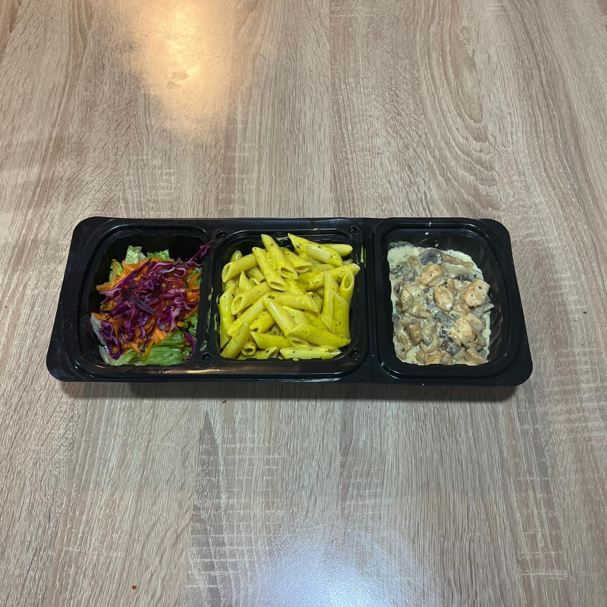 Kremalı Fesleğenli Tavuk, Körili penne, Salata