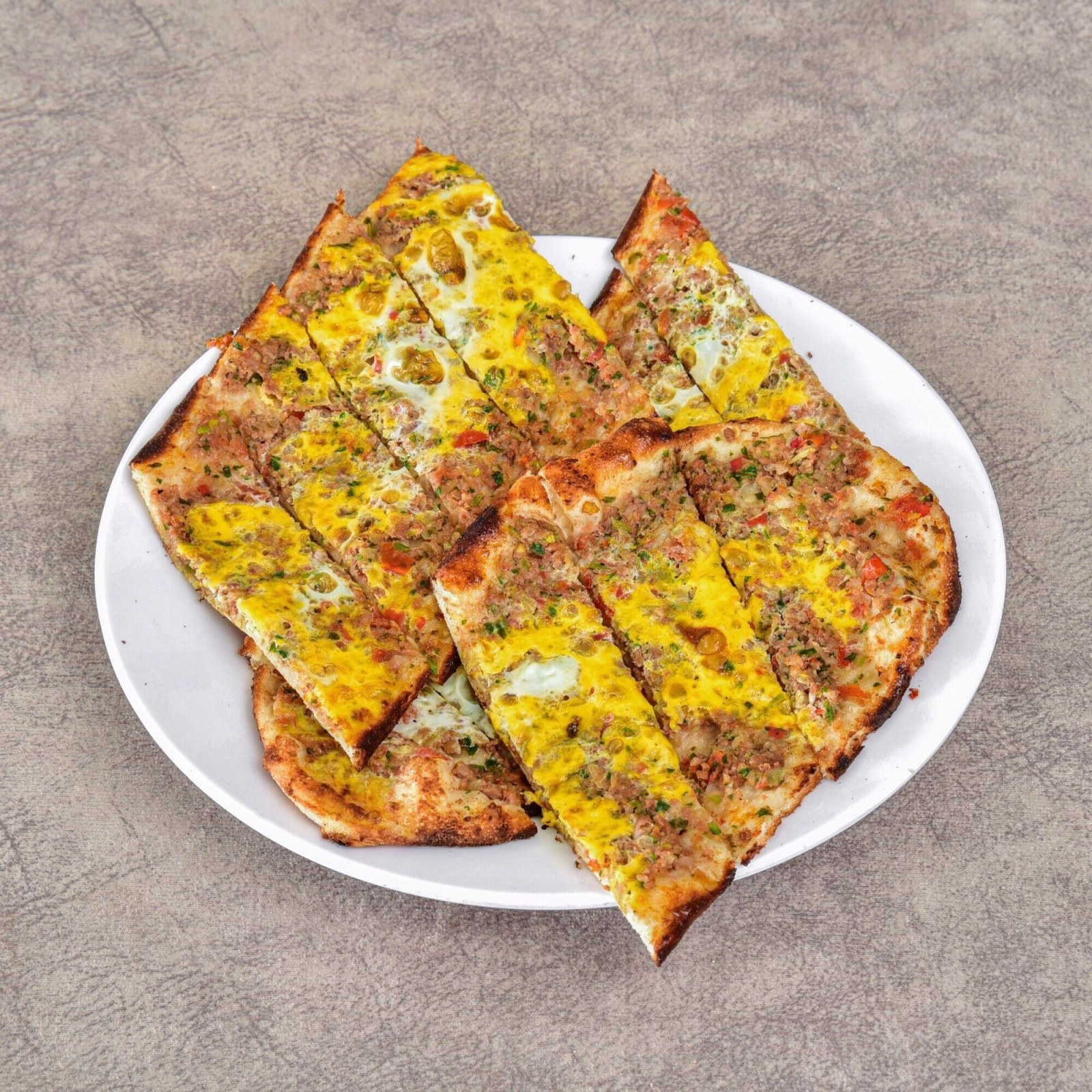Kıymalı Yumurtalı Pide