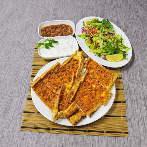 Kıymalı Kaşarlı Pide