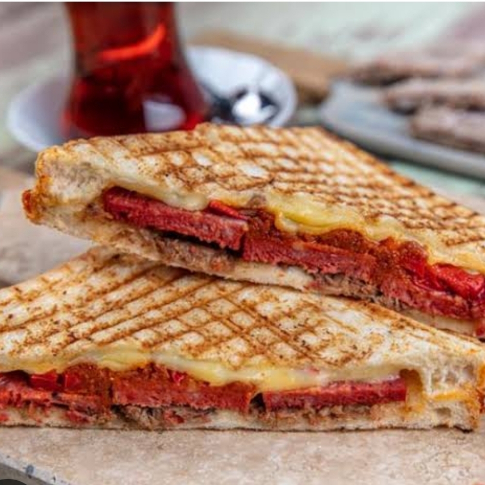 Sucuklu Tost (Yarım Ekmek)
