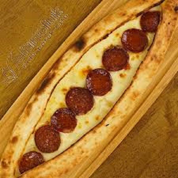 Karadeniz Pidesi sucuk kaşar