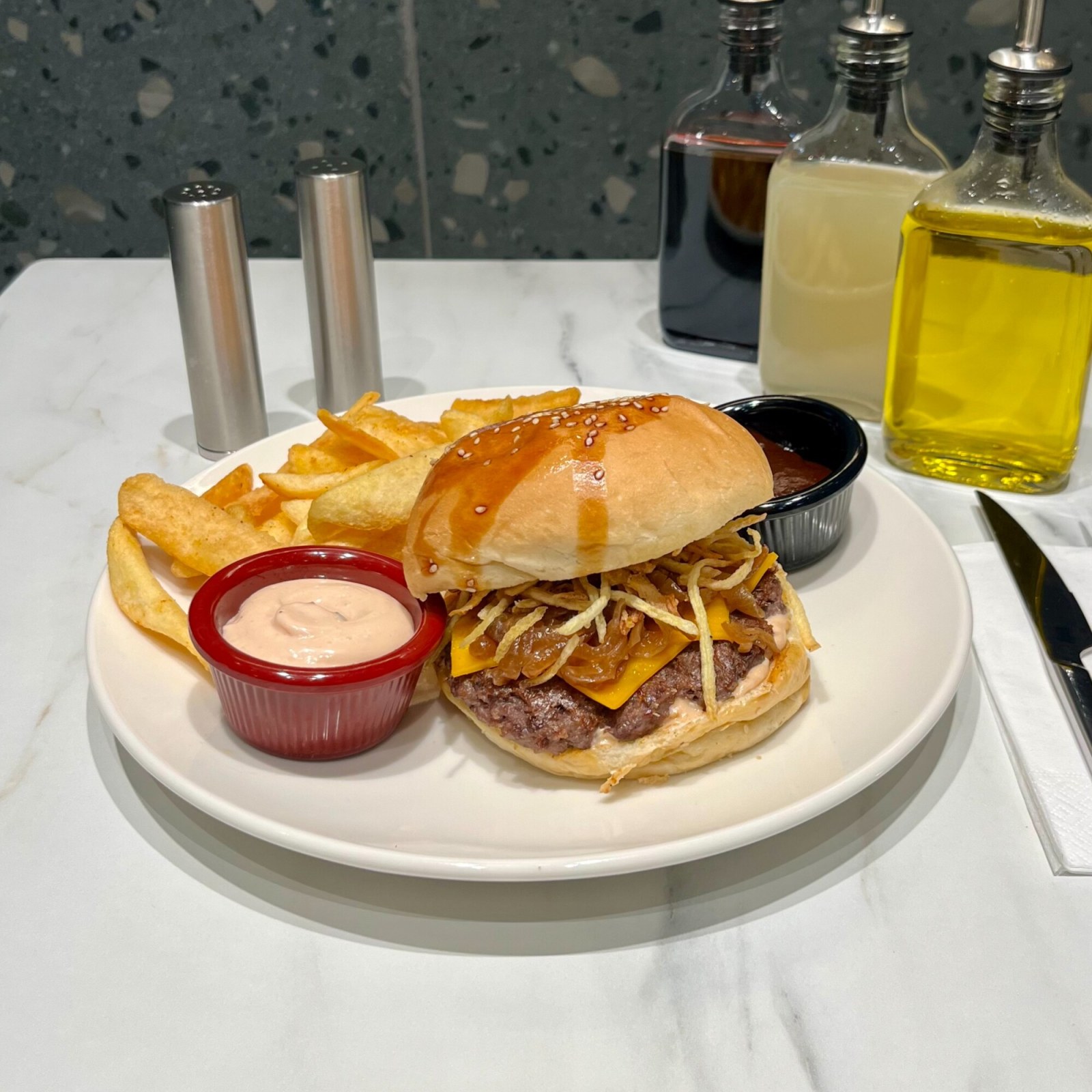 Trüf Soslu Mantarlı Burger