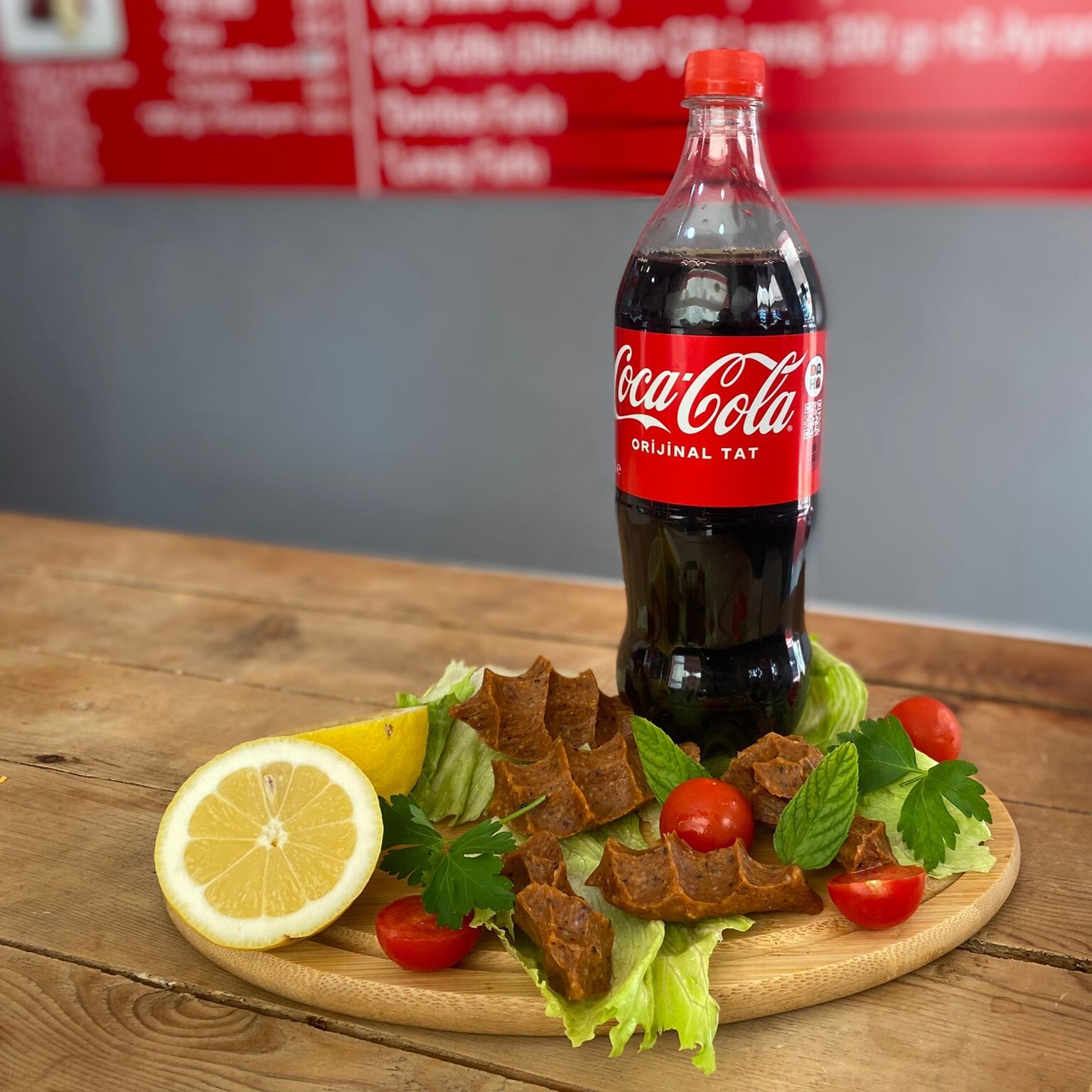 1 Kg Çiğ Köfte Menü + 1 Lt Coca Cola